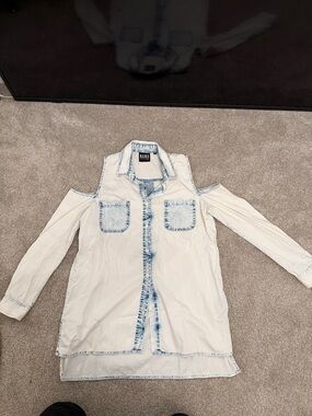 NaNa White Light-Wash Cold-Shoulder Denim Tunic